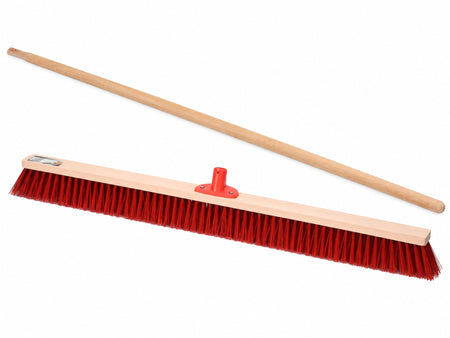 Illustrative composition of VOREL 1000 mm street broom head and 150 cm beech wood handle, supplied together; components not shown to scale