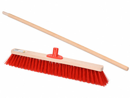 Illustrative composition of VOREL 600 mm street broom head and 125 cm beech wood handle, supplied together; components not shown to scale